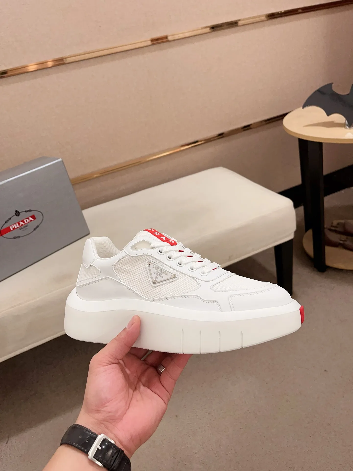Factory price 620💰 ✔️✔️✔️Higher version High-quality new PRADA (Prada) counters are launched simultaneously. New men's shoes and 😘fabric are made of high-tech glue-spraying technology. Lining: Full cowhide lining. 👍🏿 High-end ☄️ air-cushion molded anti-slip rubber outsole, exquisite lines, simple and elegant, comfortable and high-end for leisure travel. Code number: 38 to 45 (can be customized to 46 to 47, non-refundable)
